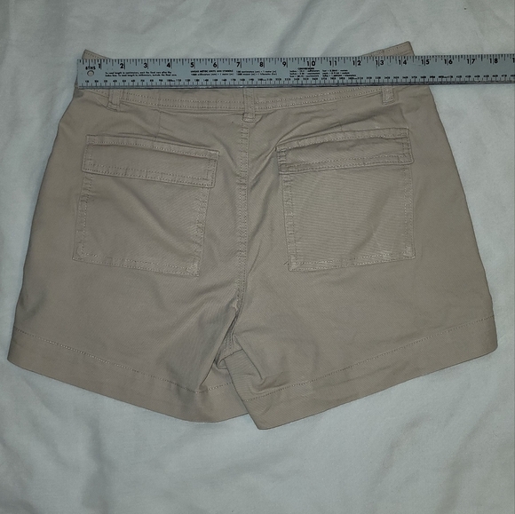 A new day cream cargo shorts women's size 6 - Picture 3 of 4